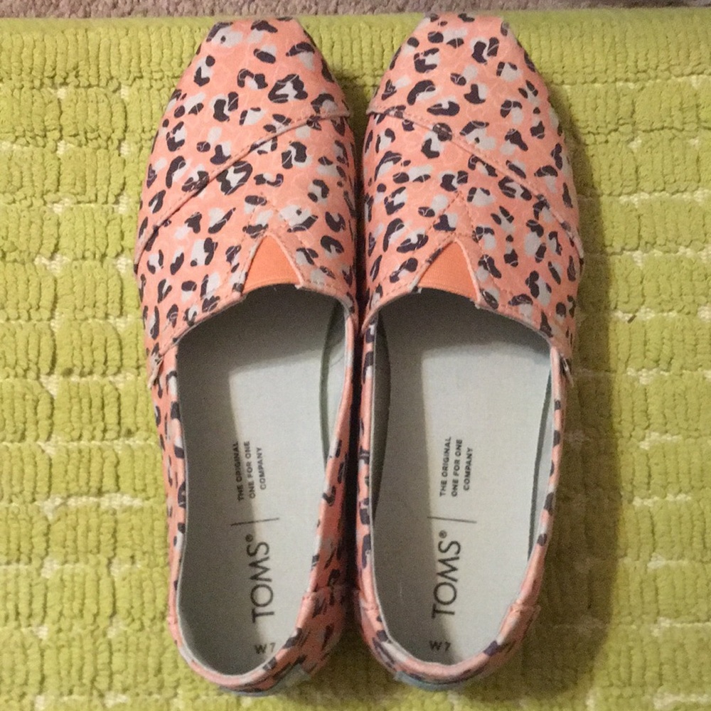 Toms Salmon Leopard Print shoes